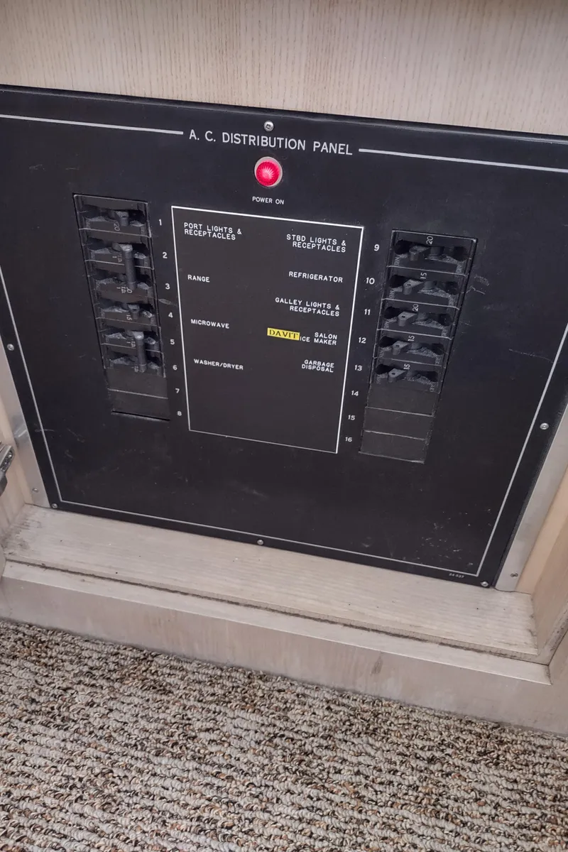 Slide: The Image of Hatteras 52 Cockpit Motor Yacht 1995 - 52