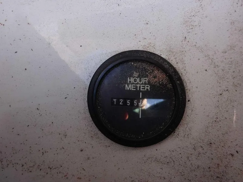 Slide: The Image of Hour meter on a 1995 Four Winns 205 Sundowner boat showing 1255 hours. - 10