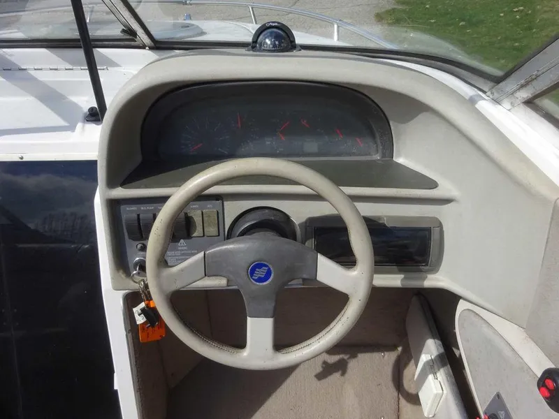Slide: The Image of 1995 Four Winns 205 Sundowner boat dashboard and steering wheel. - 11