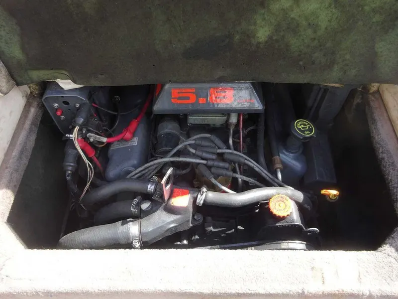 Slide: The Image of 1995 Four Winns 205 Sundowner engine compartment with 5.8L V8 engine. - 3