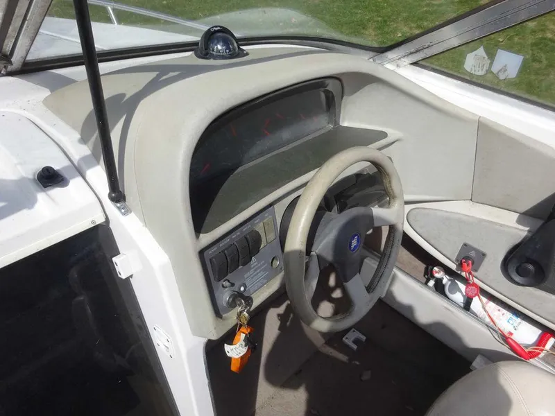 Slide: The Image of 1995 Four Winns 205 Sundowner boat dashboard and steering wheel. - 5