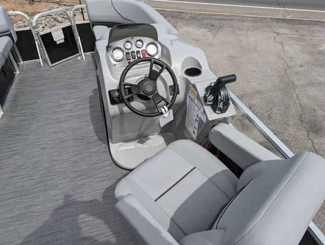 Slide: The Image of Lowe Ultra Cruise 180 2024 - 11