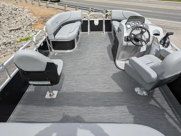 Slide: The Image of Lowe Ultra Cruise 180 2024 - 12