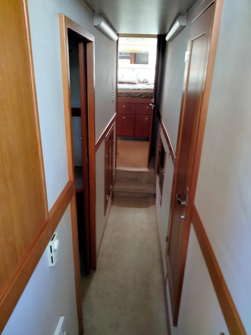 Slide: The Image of Interior of 1998 Bayliner 4788 Pilot House Motoryacht. - 12
