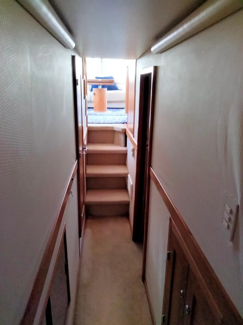 Slide: The Image of Interior of 1998 Bayliner 4788 Pilot House Motoryacht. - 13