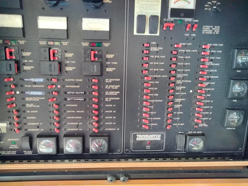 Slide: The Image of Control panel of 1998 Bayliner 4788 Pilot House Motoryacht. - 5
