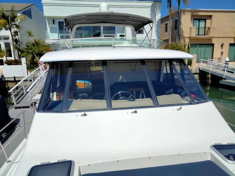 Slide: The Image of 1998 Bayliner 4788 Pilot House Motoryacht at dock. - 9