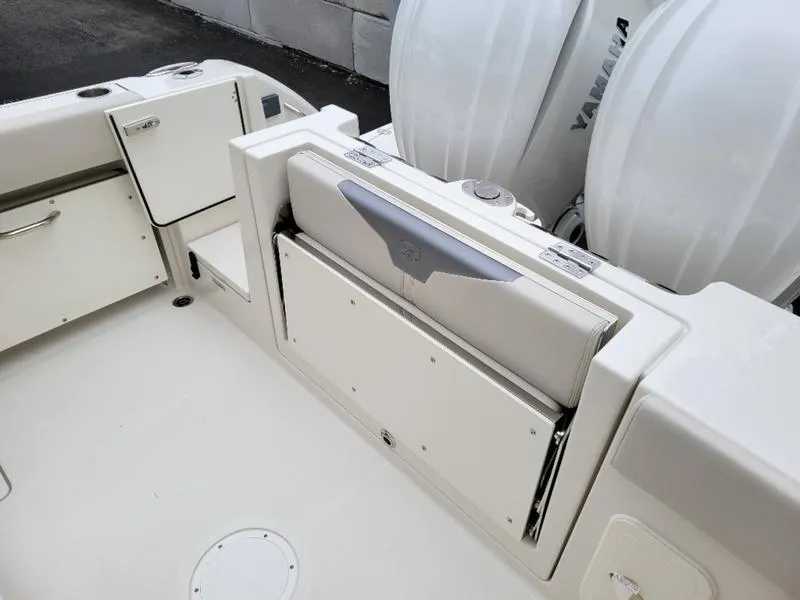 Slide: The Image of Sailfish 272 CC 2025 model boat with foldable seating and Yamaha engines. - 11