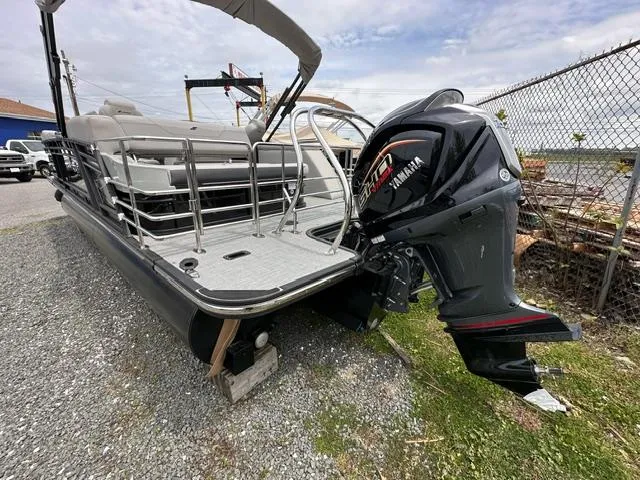 Slide: The Image of 2024 Starcraft SLS 3 Q DH pontoon boat with Yamaha outboard motor. - 8