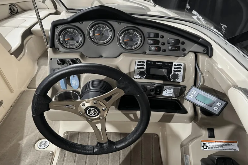 Slide: The Image of Yamaha 242 Limited S 2014 - 14