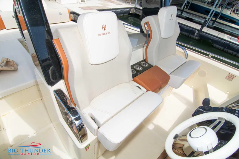 Slide: The Image of Luxury seating on the 2024 Invictus GT320S boat at Big Thunder Marine. - 41