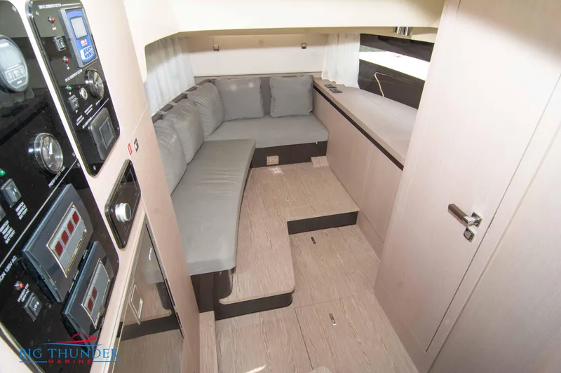 Slide: The Image of Invictus GT320S 2024 - 50