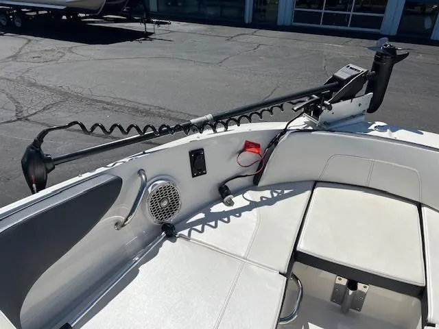 Slide: The Image of 2018 Sea Ray SPX 190 boat interior with trolling motor and speaker. - 10