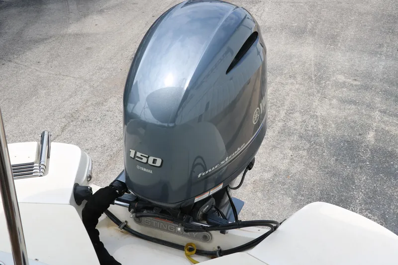 Slide: The Image of 2020 Stingray 212SC boat with Yamaha 150 outboard motor. - 31