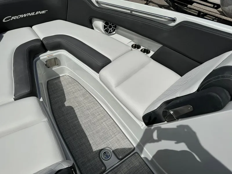 Slide: The Image of Crownline Boats 290 XSS 2024 - 5