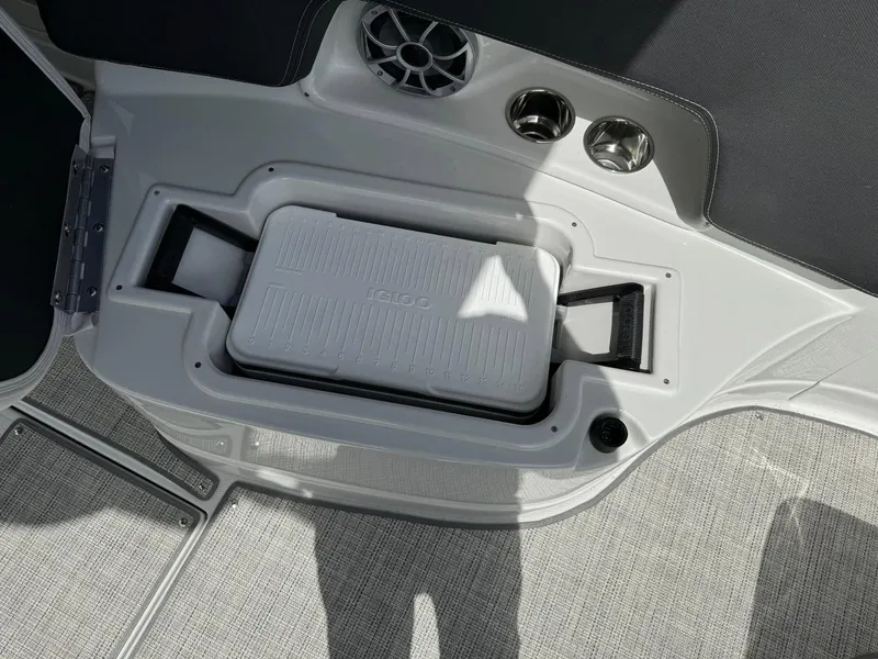 Slide: The Image of Crownline Boats 290 XSS 2024 - 7