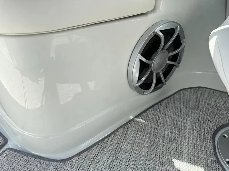 Slide: The Image of Crownline Boats 290 XSS 2024 - 9