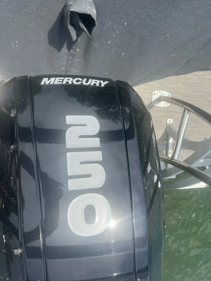 Slide: The Image of Mercury 250 outboard motor on a 2022 Bennington 24 LXFB pontoon boat. - 4