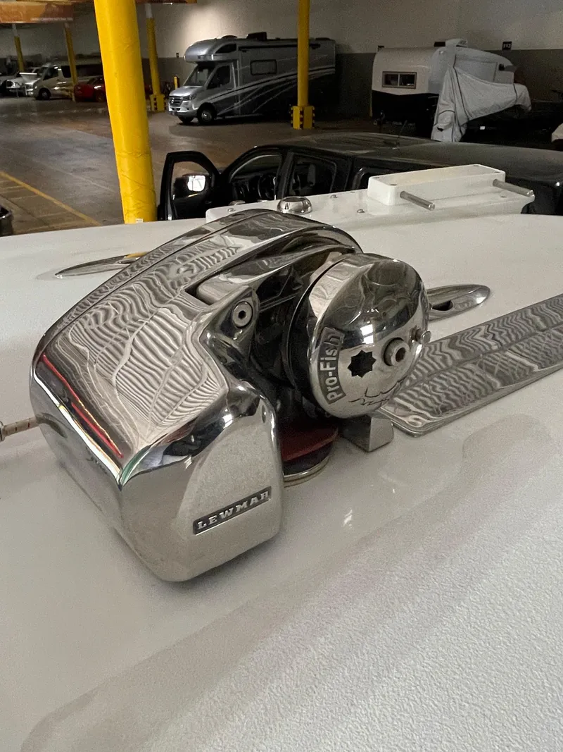Slide: The Image of Lewmar Pro-Fish Windlass - 41