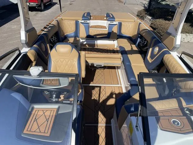 Slide: The Image of Tigé RZX5 2019 - 10