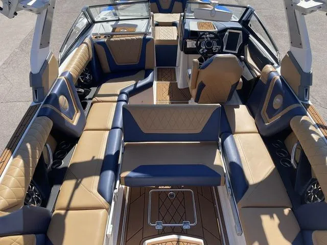 Slide: The Image of Tigé RZX5 2019 - 13