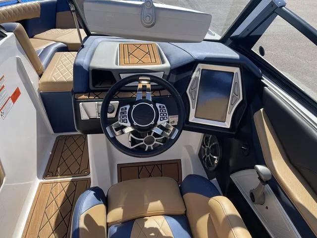 Slide: The Image of Tigé RZX5 2019 - 19