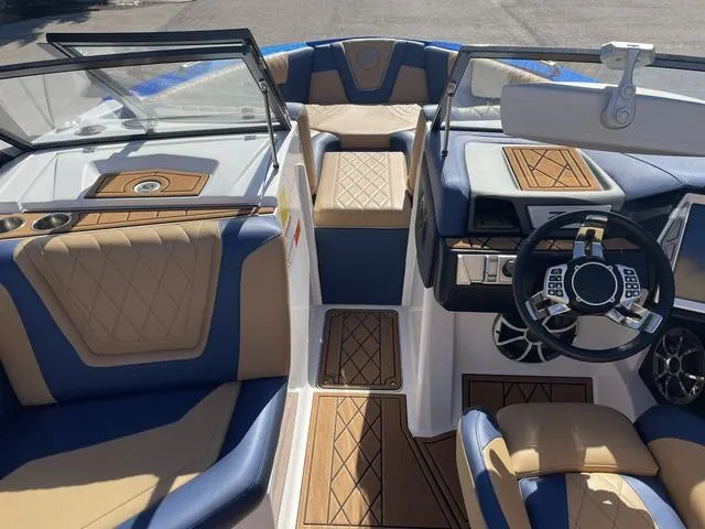 Slide: The Image of Tigé RZX5 2019 - 20