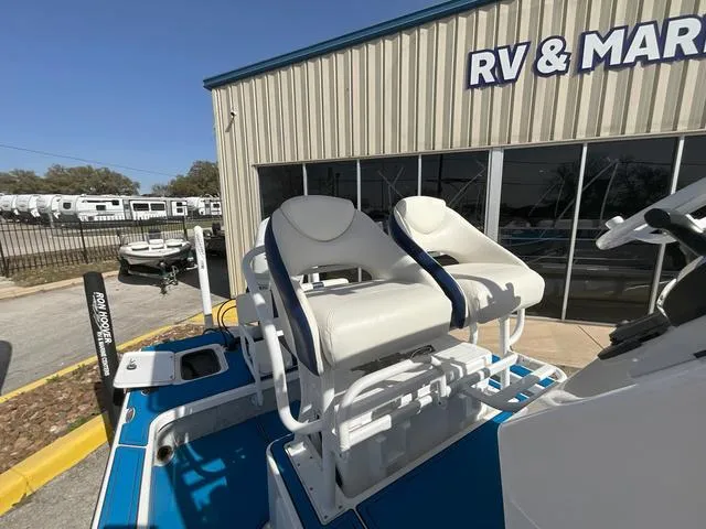 Slide: The Image of 2024 Majek 25 ILLUSION boat seats at RV & Marine dealership. - 15