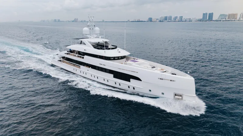 Slide: The Image of 164' Heesen 2021 (ELA) Stern - 31