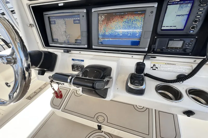 Slide: The Image of World Cat 320 CC 2014 - 52