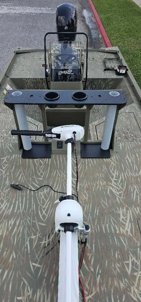 Slide: The Image of 2024 Tracker Grizzly 2072 CC Sportsman boat interior with motor and fishing equipment. - 4