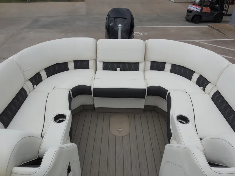 Slide: The Image of 2019 Bennington QX 25 QXFBA pontoon boat with spacious seating and cup holders. - 10