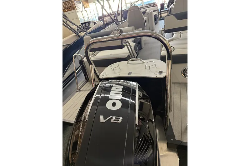 Slide: The Image of 2025 Avalon 2385 Catalina QLS boat with powerful 250 V8 engine, sleek interior design. - 10