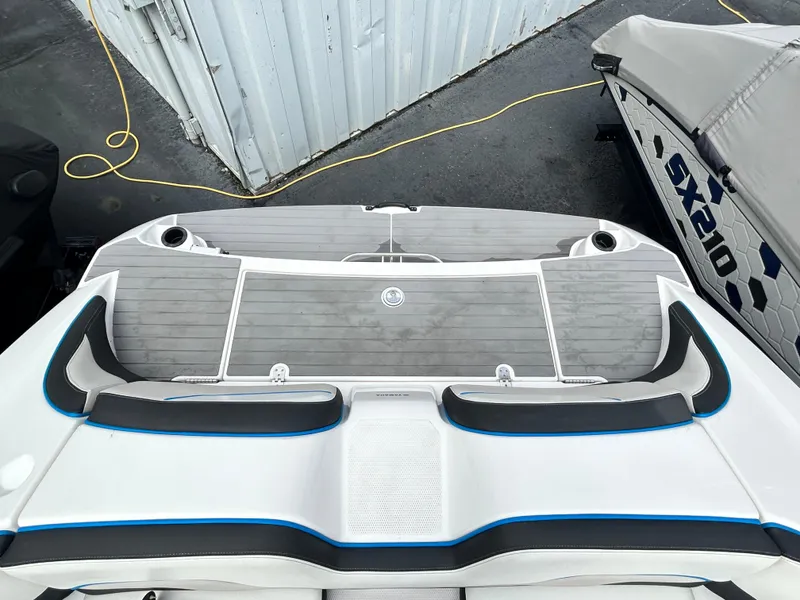 Slide: The Image of 2019 Yamaha Boats AR 210 swim platform and seating area. - 10