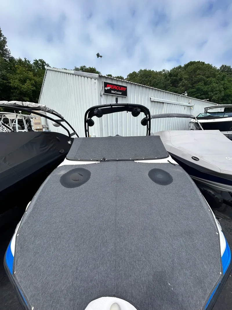 Slide: The Image of 2019 Yamaha Boats AR 210 bow view at a marina. - 3