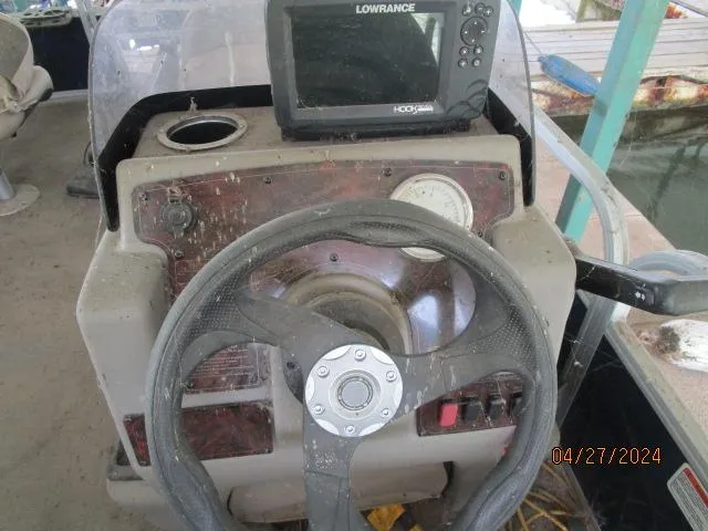 Slide: The Image of 2022 Sun Tracker Bass Buggy boat dashboard with Lowrance fishfinder. - 5