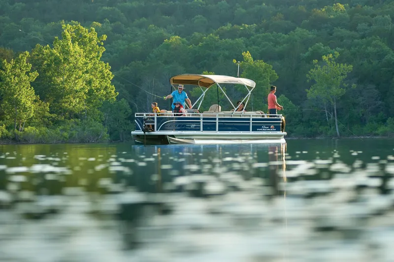 Slide: The Image of Sun Tracker Fishin' Barge 20 DLX 2024 - 50