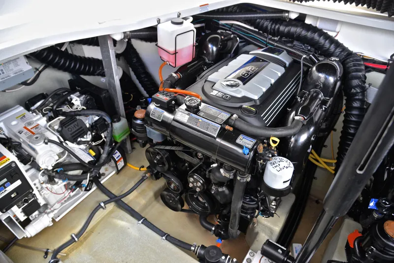 Slide: The Image of Crownline Boats 350 SY 2020 - 55