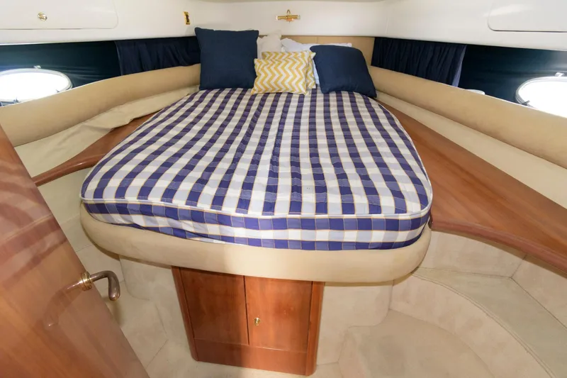Slide: The Image of Cranchi 37 Smeraldo 2005 boat cabin with checkered bed and pillows. - 6