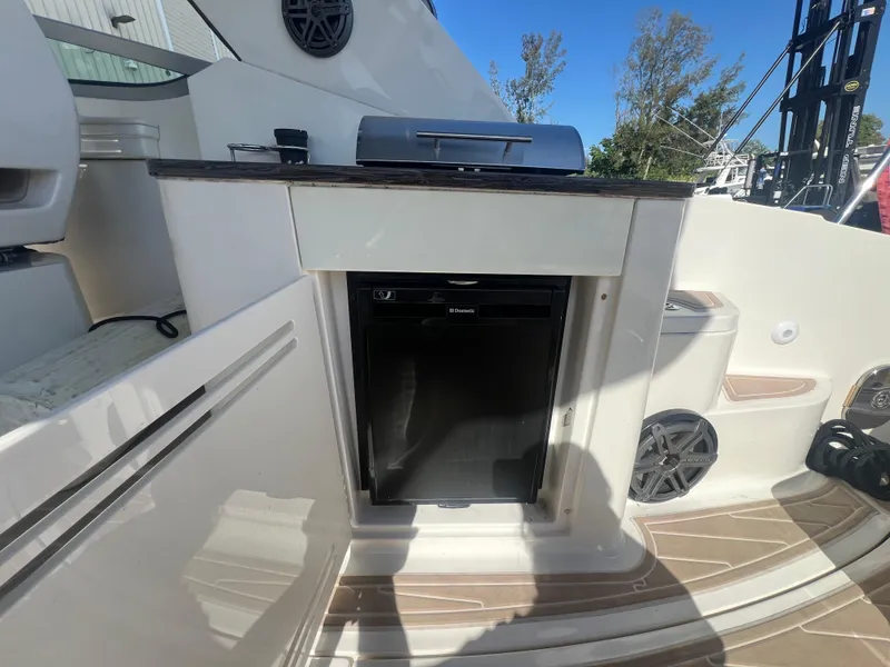 Slide: The Image of Outdoor kitchenette on a 2014 Sea Ray 350 Sundancer yacht. - 20