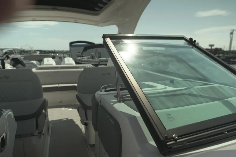 Slide: The Image of Sea Ray SLX 310 Outboard 2025 - 11