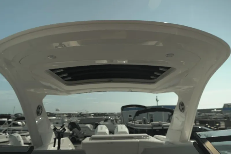 Slide: The Image of Sea Ray SLX 310 Outboard 2025 - 13