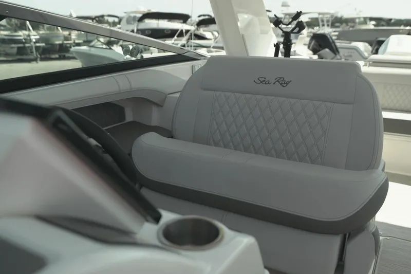 Slide: The Image of Sea Ray SLX 310 Outboard 2025 - 14