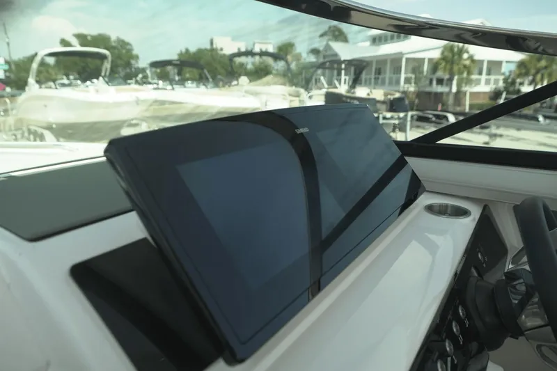 Slide: The Image of Sea Ray SLX 310 Outboard 2025 - 19