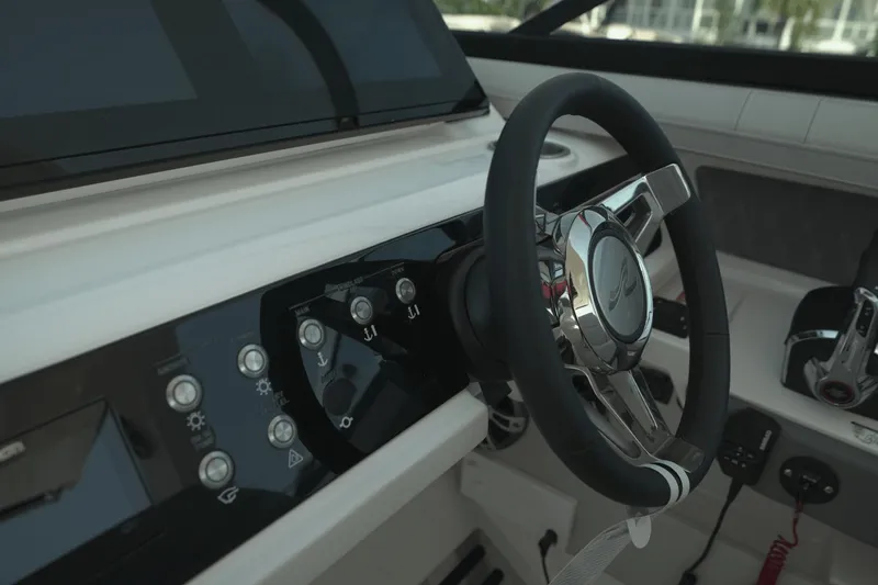 Slide: The Image of Sea Ray SLX 310 Outboard 2025 - 21