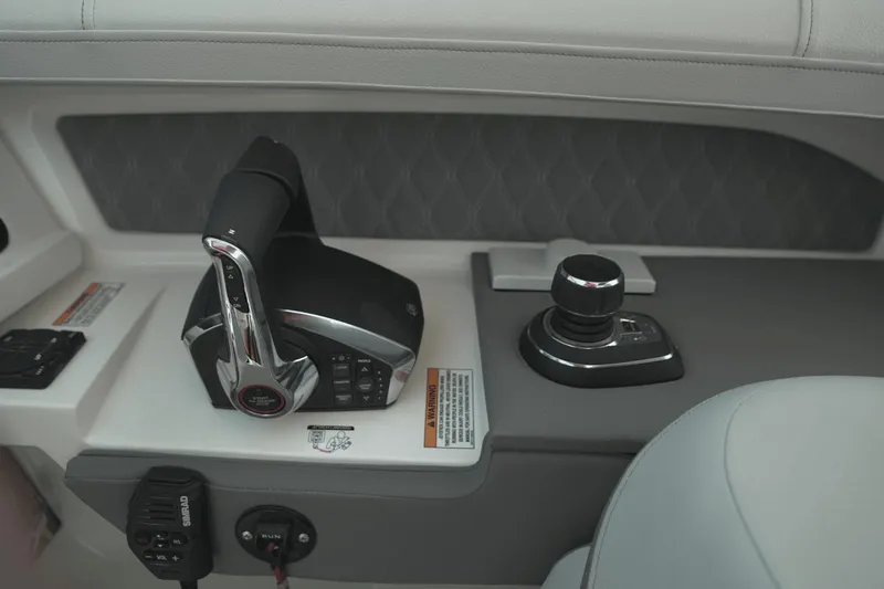 Slide: The Image of Sea Ray SLX 310 Outboard 2025 - 22