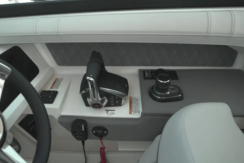 Slide: The Image of Sea Ray SLX 310 Outboard 2025 - 24