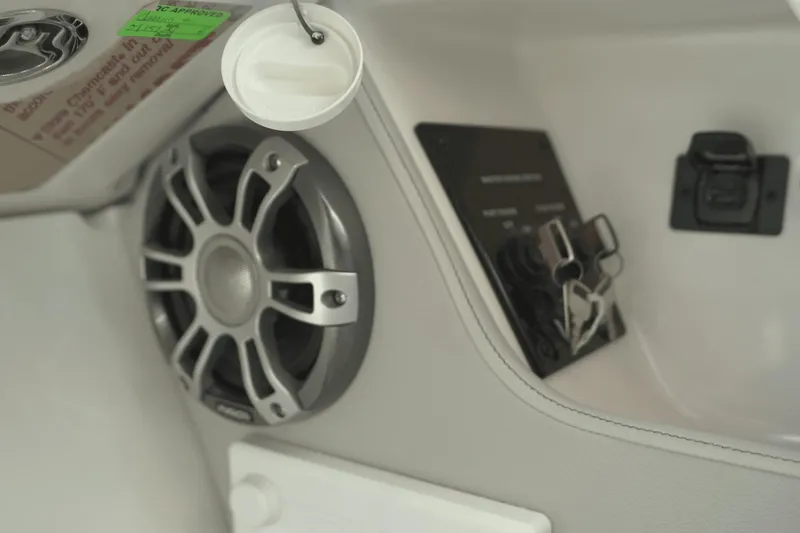 Slide: The Image of Sea Ray SLX 310 Outboard 2025 - 26