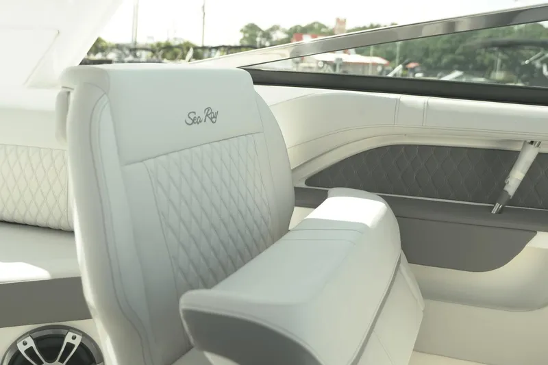 Slide: The Image of Sea Ray SLX 310 Outboard 2025 - 28