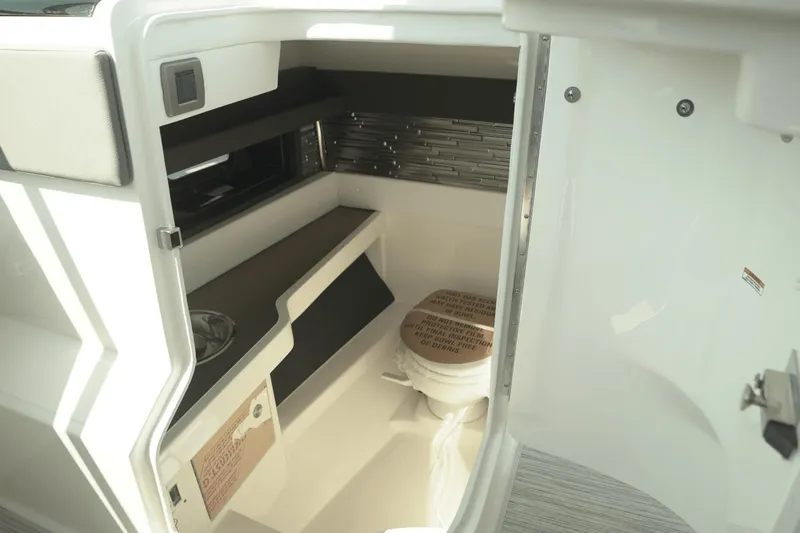 Slide: The Image of Sea Ray SLX 310 Outboard 2025 - 30